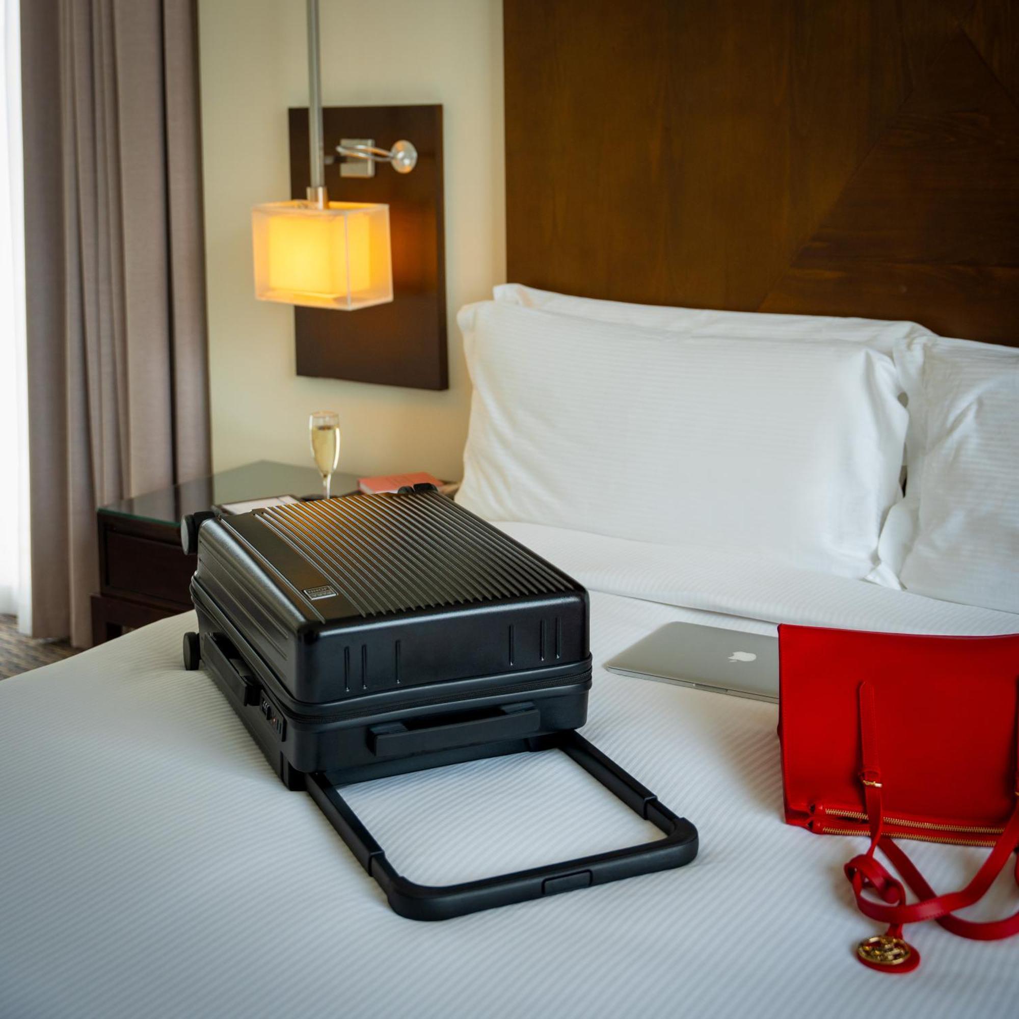 Hotel Media Rotana Dubaj Zewnętrze zdjęcie A room at the hotel